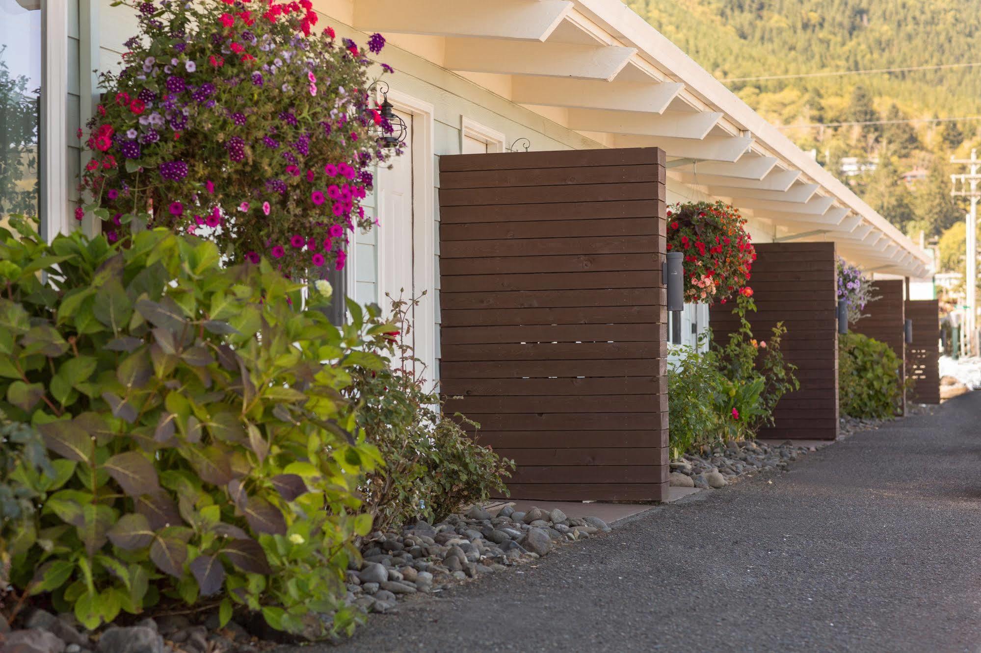 Harborview Inn & Rv Park Garibaldi Buitenkant foto