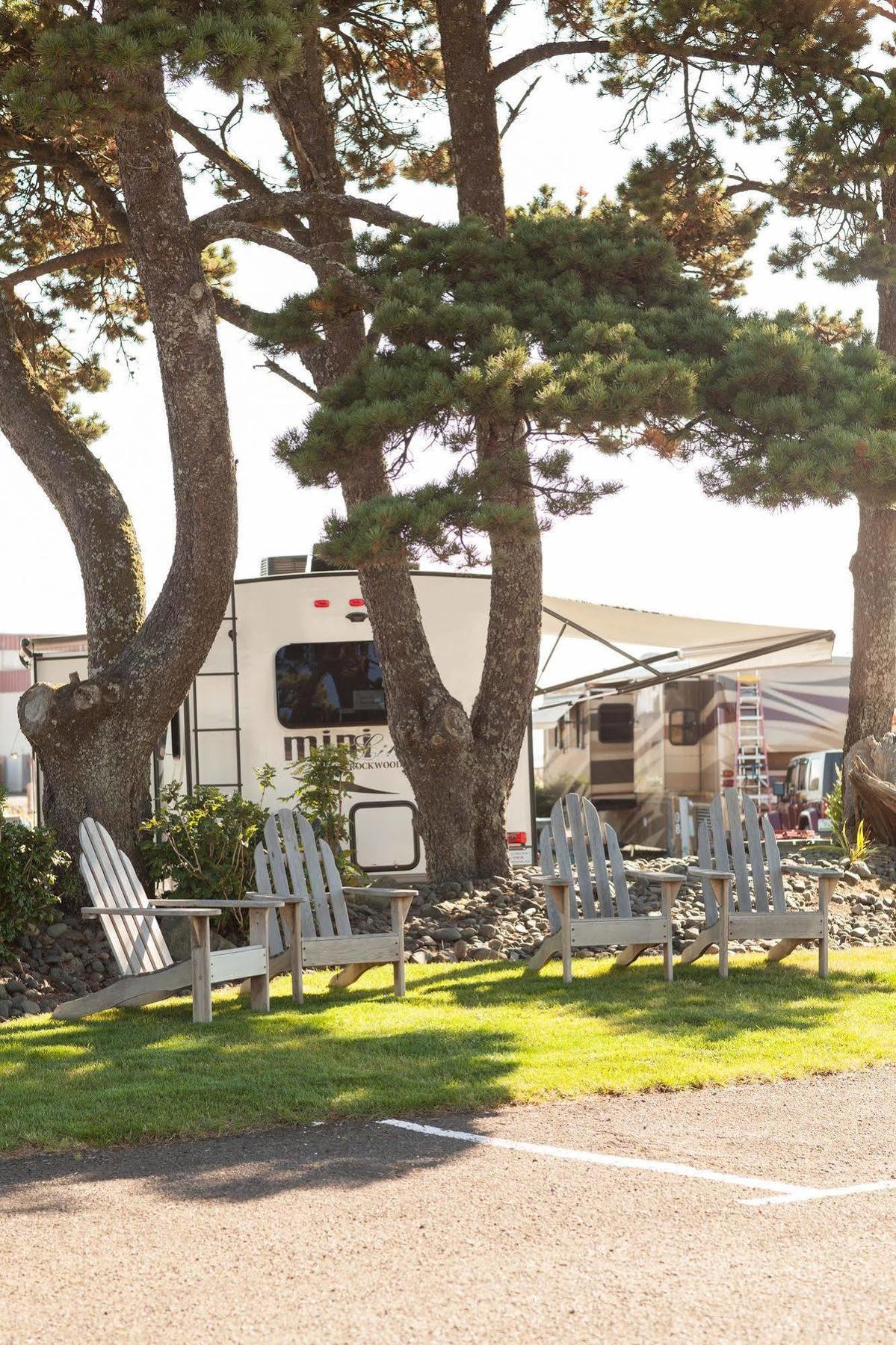 Harborview Inn & Rv Park Garibaldi Buitenkant foto